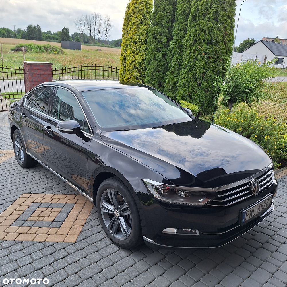 Volkswagen Passat - 1