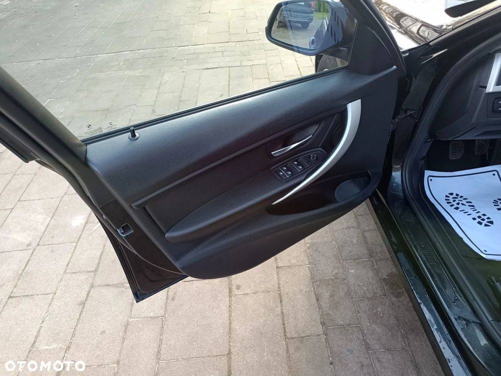 BMW Seria 3 318d DPF Edition Lifestyle - 24