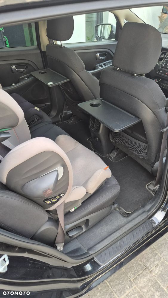 Kia Carens 1.7 CRDi L 7os - 6