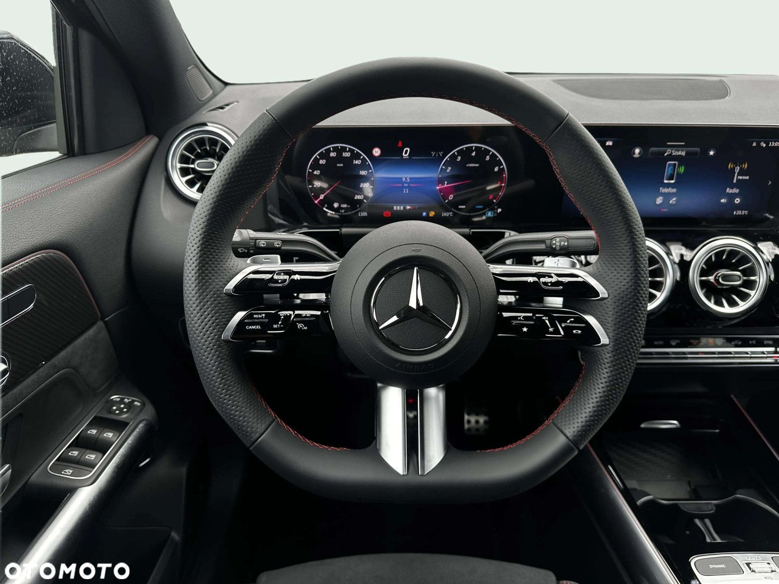 Mercedes-Benz GLA - 8