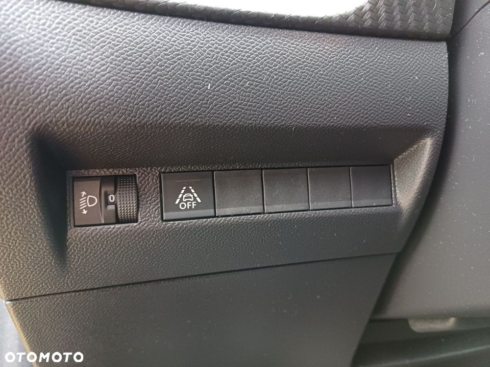 Peugeot 208 - 18