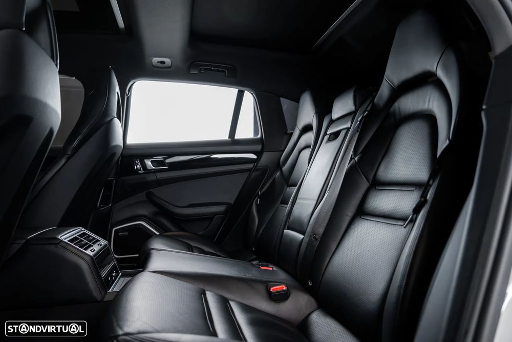 Porsche Panamera Sport Turismo - 36