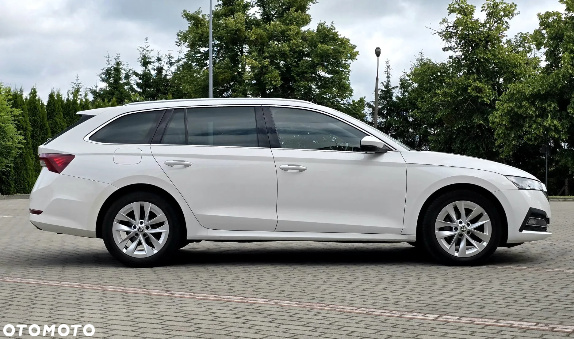 Skoda Octavia Combi 2.0 TDI DSG First Edition - 14