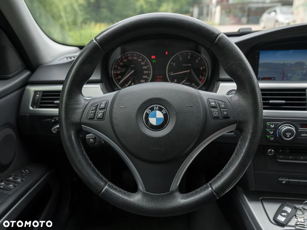 BMW Seria 3 320i Edition Exclusive - 29