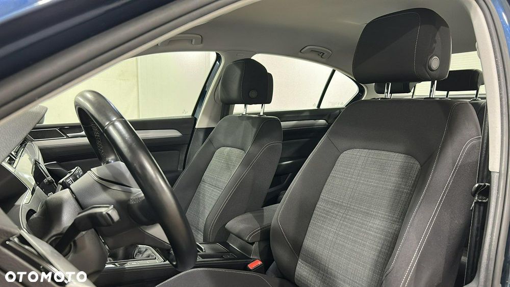 Volkswagen Passat 1.5 TSI EVO Business - 10