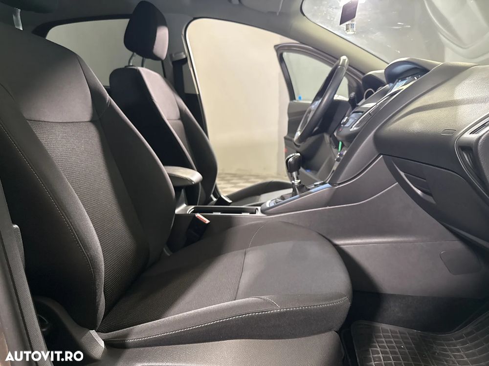 Ford Focus - 12