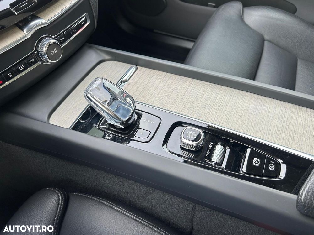 Volvo XC 60 Recharge T6 Twin Engine eAWD Inscription Expression - 4