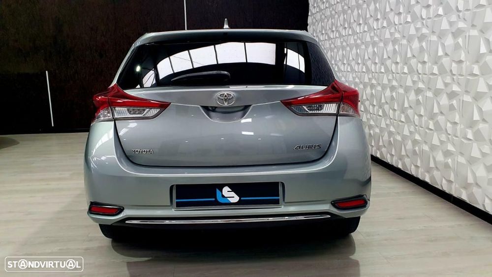 Toyota Auris 1.4 D-4D Com. +P.Techno+P.Sport - 7