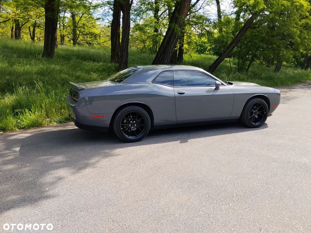 Dodge Challenger - 5