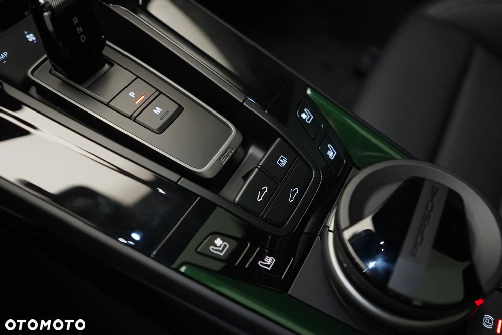 Porsche 911 Carrera 4 GTS - 28