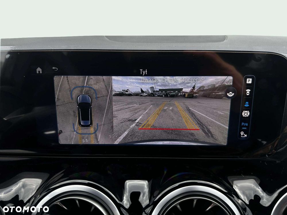 Mercedes-Benz GLA - 16