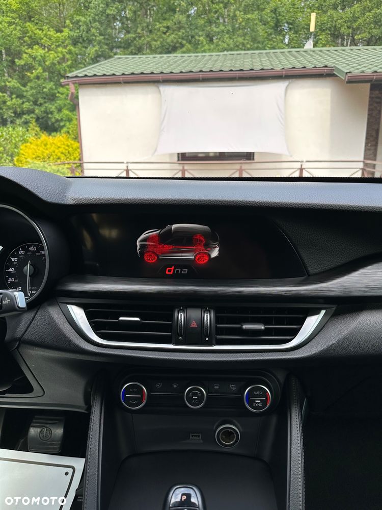 Alfa Romeo Stelvio - 14