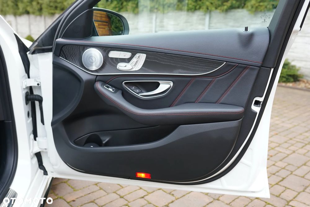 Mercedes-Benz Klasa C AMG 43 4Matic 9G-TRONIC - 32