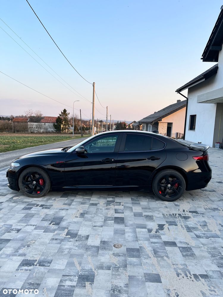 Alfa Romeo Giulia 2.0 Turbo 16V AT8-Q4 Veloce Ti - 8