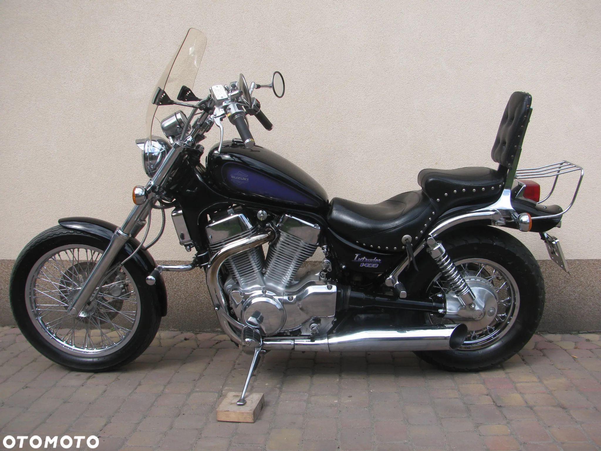 Suzuki Intruder - 14