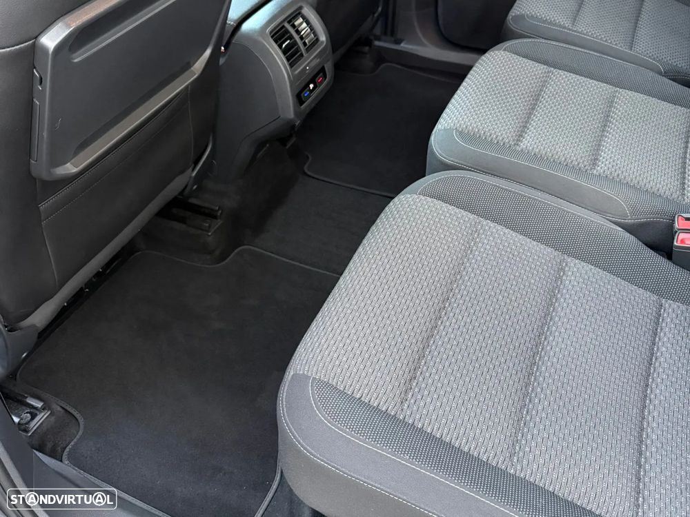 VW Touran 2.0 TDI Confortline - 25