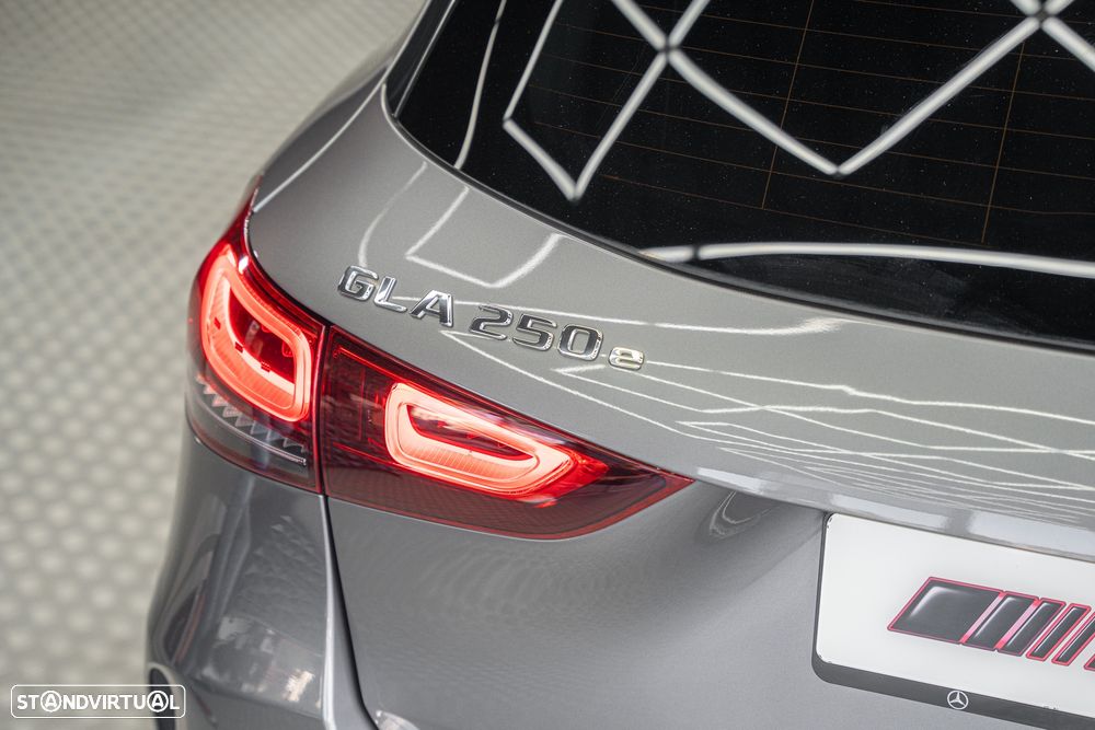 Mercedes-Benz GLA 250 e 8G-DCT AMG Line - 10
