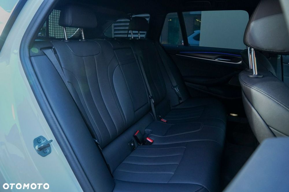 BMW Seria 5 530i xDrive mHEV M Sport sport - 37