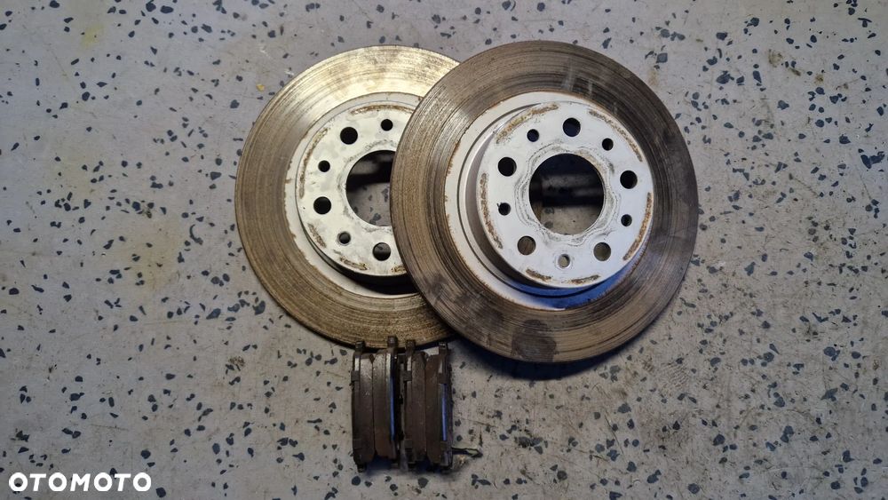 FIAT TIPO II TARCZE HAMULCOWE KLOCKI TYŁ - 1