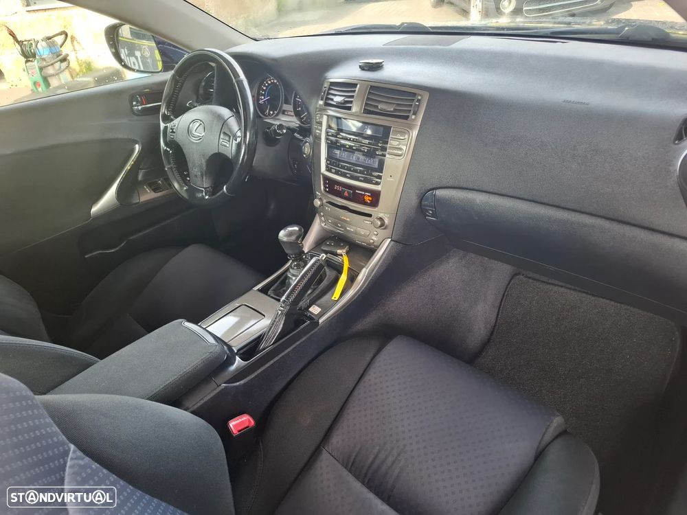 Lexus IS 220 d Base 11 - 6