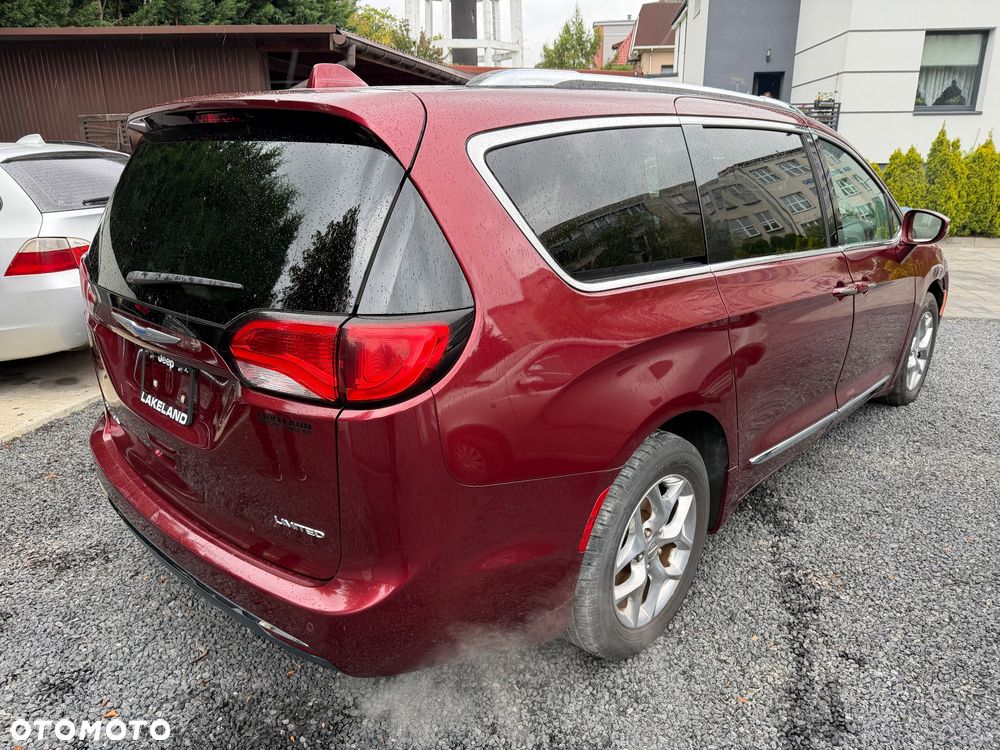 Chrysler Pacifica - 6