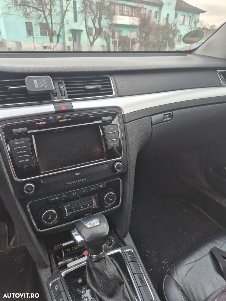 Skoda Superb 2.0 TDI DSG Elegance - 8