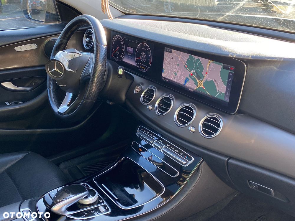 Mercedes-Benz Klasa E 220 d T 9G-TRONIC - 22