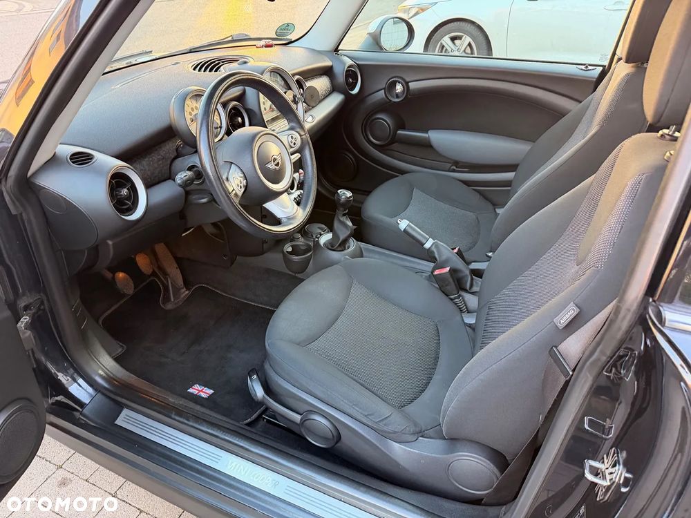 MINI Cooper Standard - 13