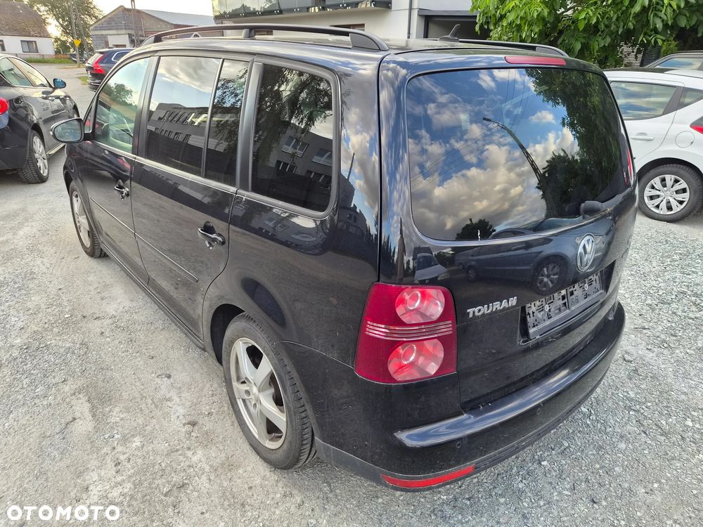 Volkswagen Touran 1.9 TDI DPF Conceptline - 4