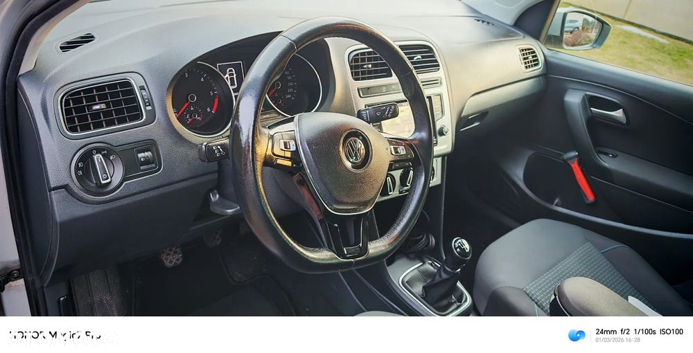 Volkswagen Polo 1.4 TDI (Blue Motion Technology) Comfortline - 8