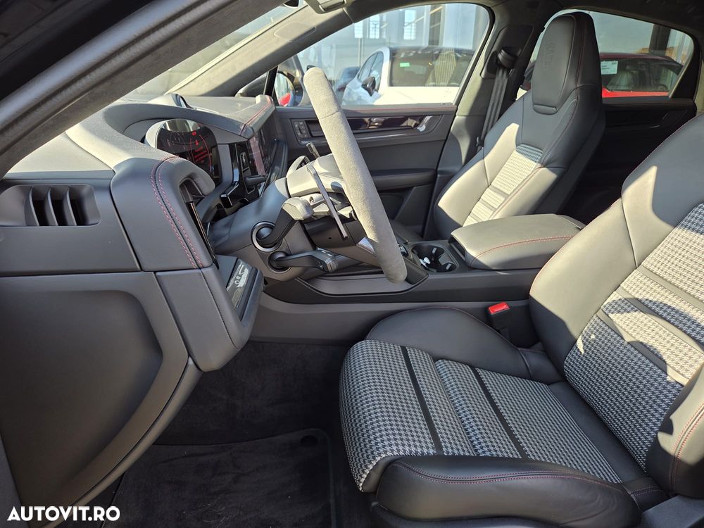 Porsche Cayenne Coupe GTS Tiptronic S - 26