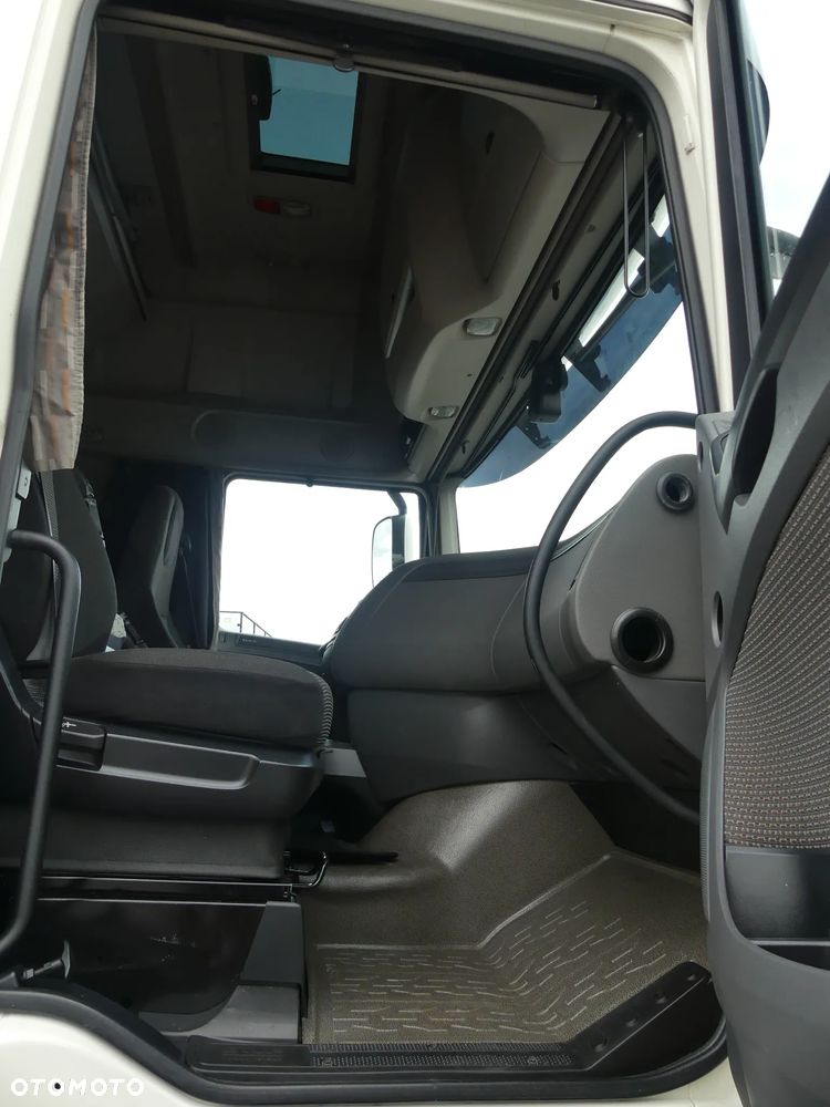 DAF XF 106.460  /  AUTOMAT / SUPER SPACE CAB / - 24