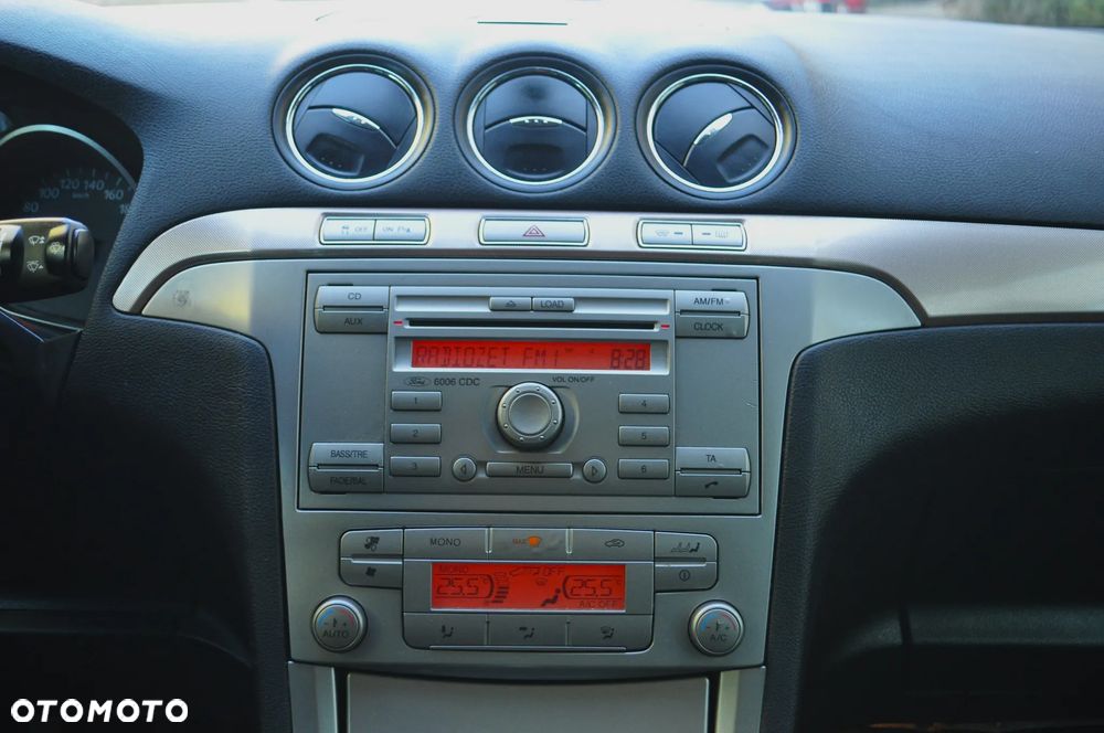 Ford Galaxy 2.0 TDCi Ghia - 24