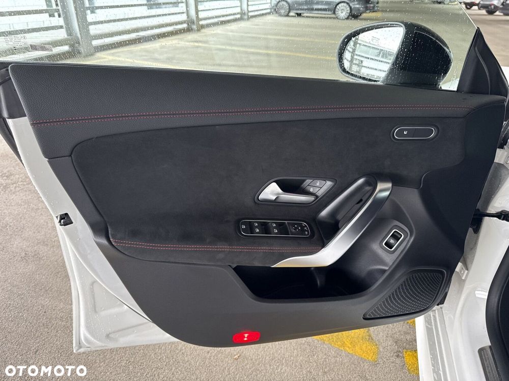 Mercedes-Benz CLA - 16