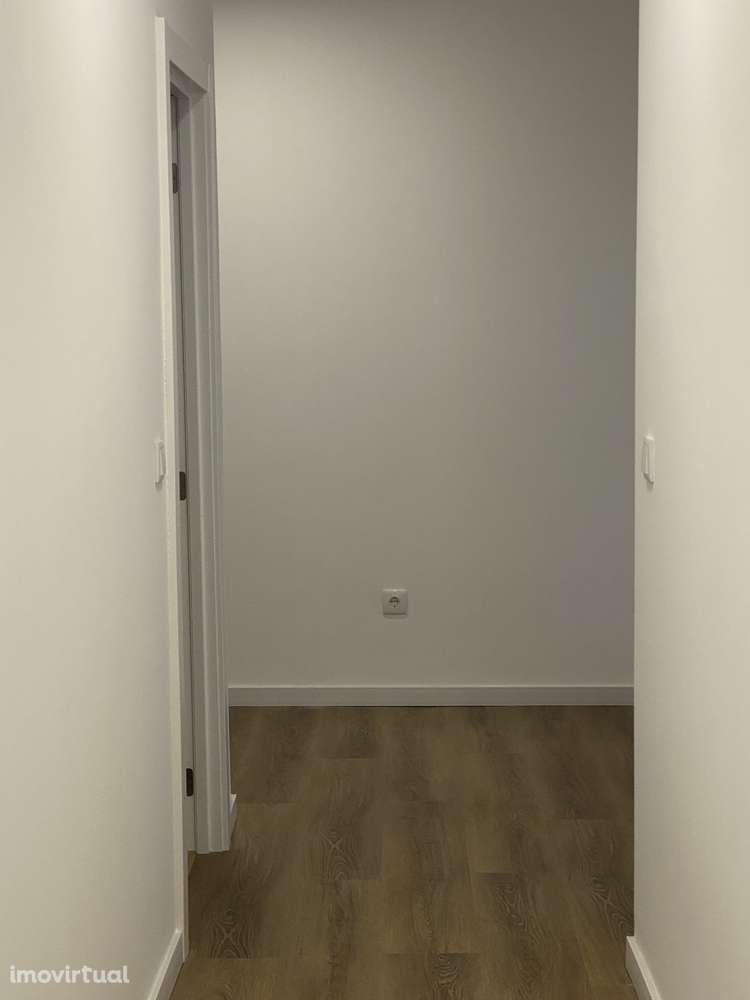 T4 Novo com garagem, varanda e ar condicionado - Grande imagem: 5/35