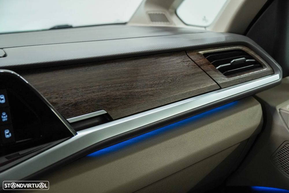 VW Multivan 2.0 TDI Style Longa DSG - 39