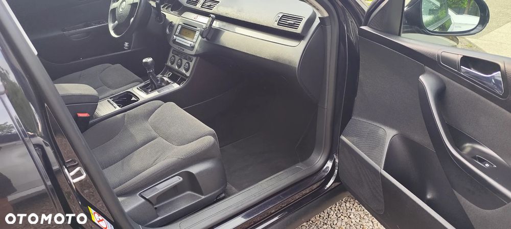 Volkswagen Passat 1.6 FSI Comfortline - 28