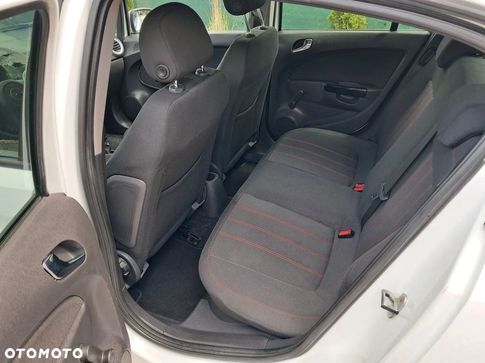 Opel Corsa 1.4 16V Cosmo - 9