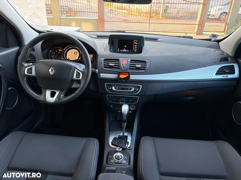 Renault Megane dCi 110 FAP EDC Paris - 6