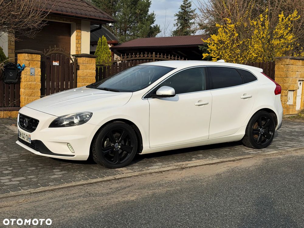 Volvo V40 D2 R Design - 17
