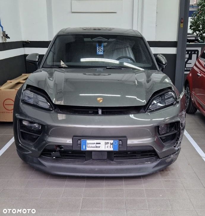 Porsche Macan - 1