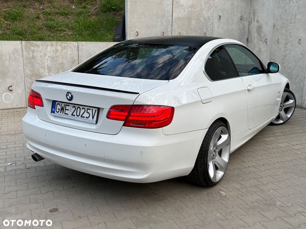 BMW Seria 3 320d DPF M Sport Edition - 3