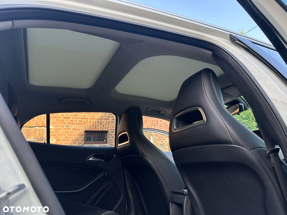 Mercedes-Benz GLA - 32