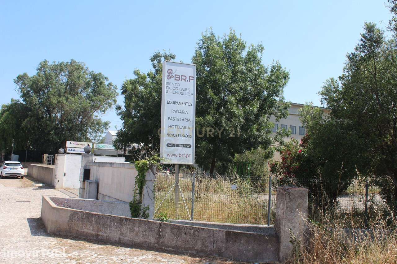 Terreno urbano com área total de 7.840m2 - Grande imagem: 2/3