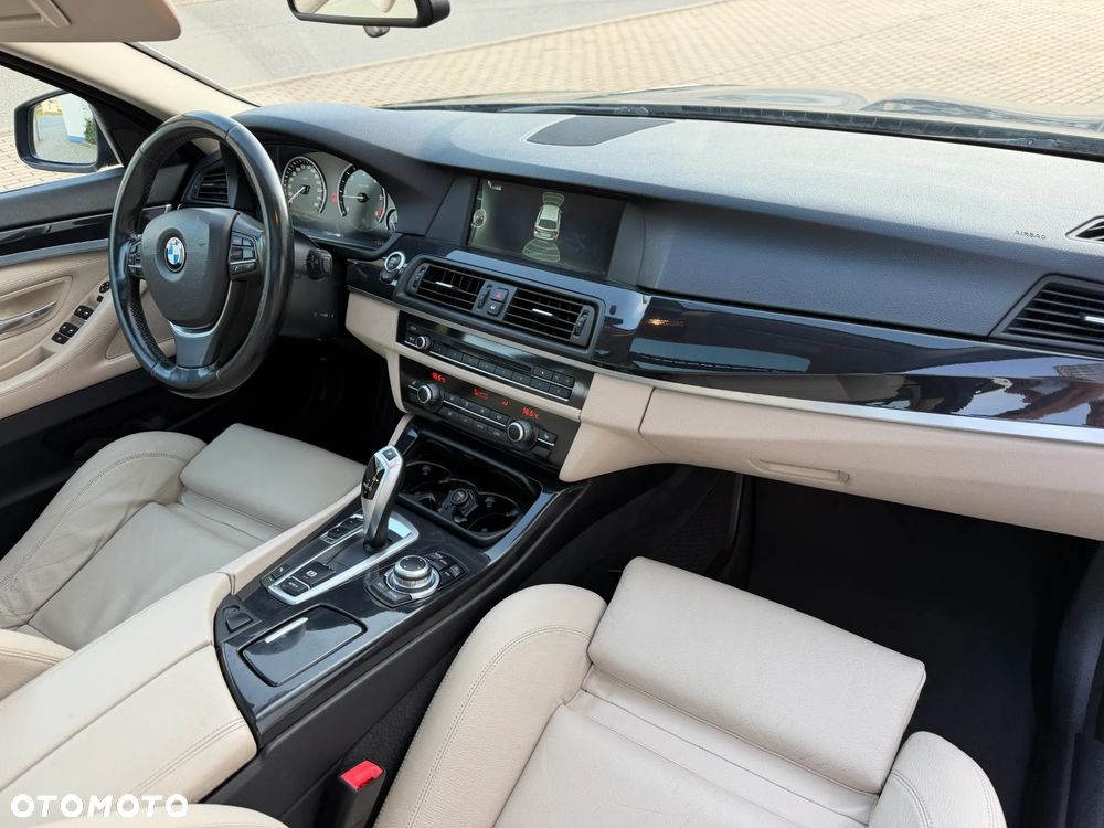 BMW Seria 5 525d Sport-Aut Luxury Line - 22