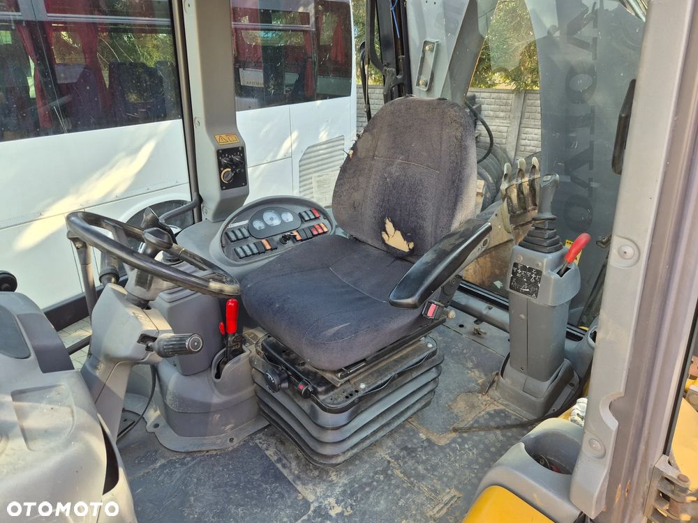 Volvo BL71 / SPROWADZONA / 5500 MTH - 18