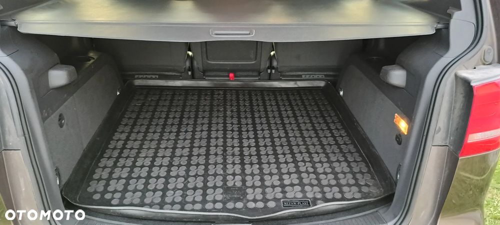 Volkswagen Touran 2.0 TDI DPF BlueMotion Technology Highline - 15