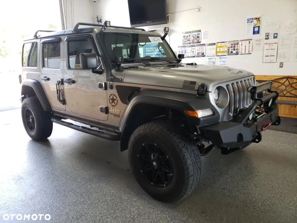 Jeep Wrangler - 4