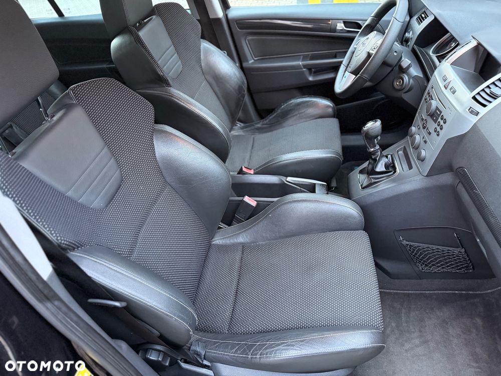 Opel Zafira OPC - 17