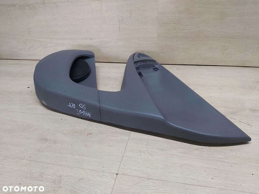 Toyota AYGO I Boczek drzwi prawy tył 67613-0H010 - 3